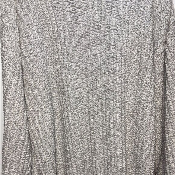 Bill Blass Textured Gray Crewneck Sweater - Picture 3 of 8